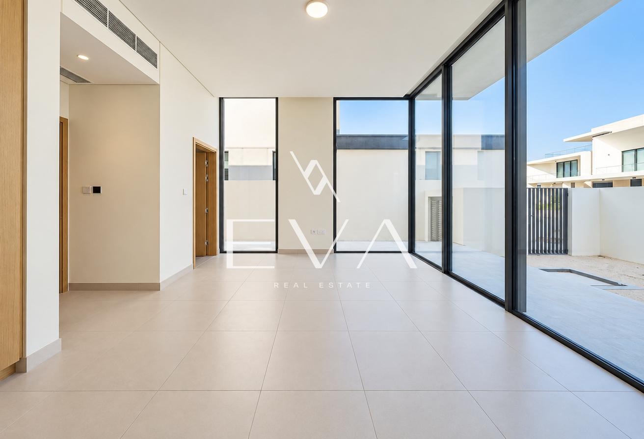 LUXURY VILLA | UNFURNISHED | VACANT photo 13