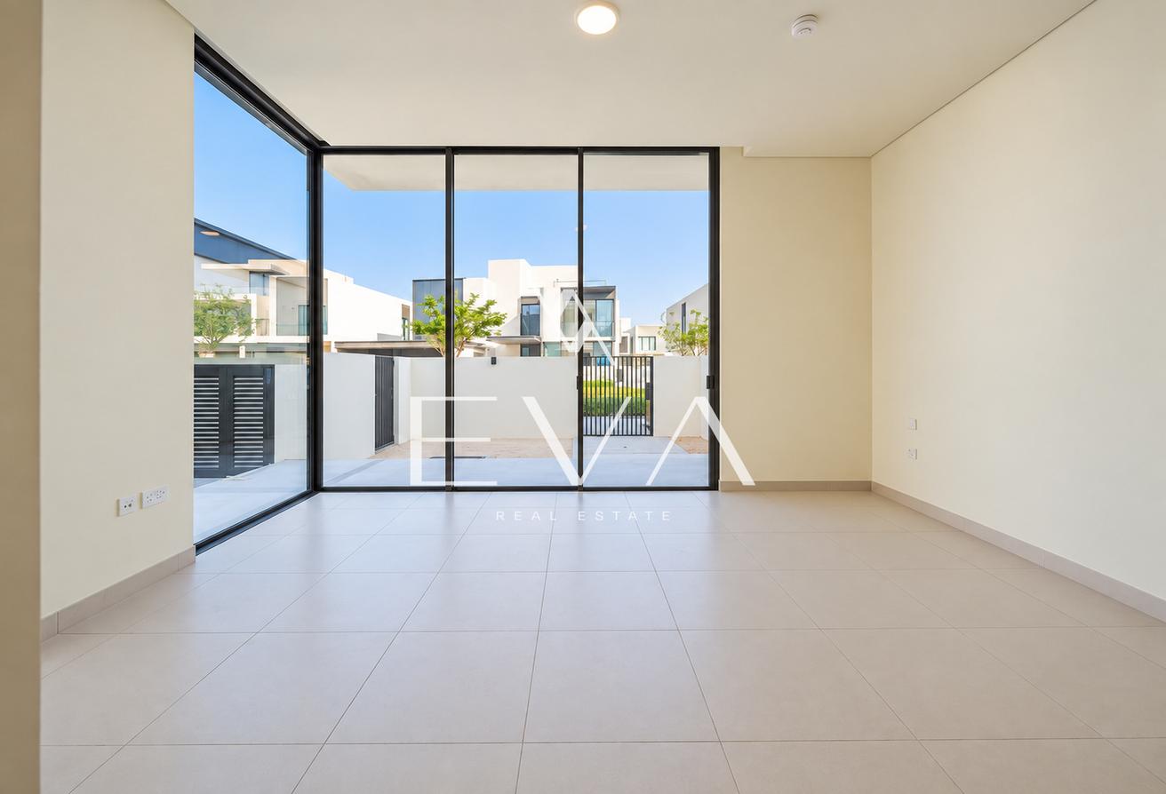 LUXURY VILLA | UNFURNISHED | VACANT photo 12