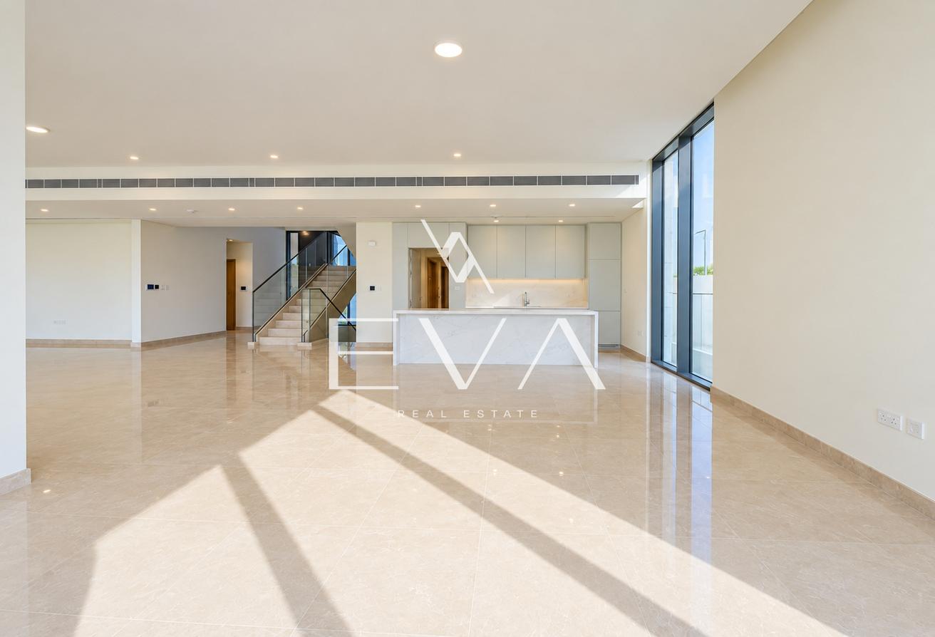 LUXURY VILLA | UNFURNISHED | VACANT photo 4