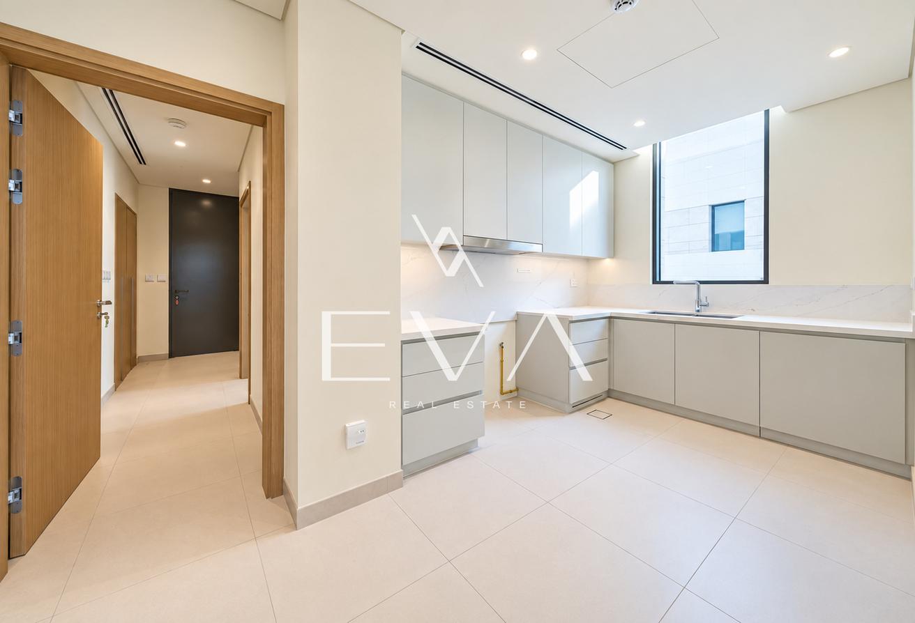 LUXURY VILLA | UNFURNISHED | VACANT photo 8