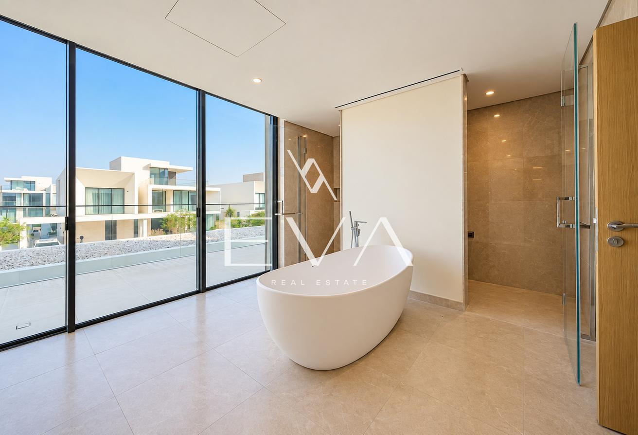 LUXURY VILLA | UNFURNISHED | VACANT photo 23