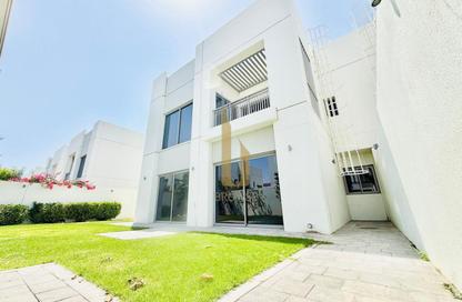 Villa - 5 Bedrooms - 5 Bathrooms for rent in Umm Suqeim 1 Villas - Umm Suqeim 1 - Umm Suqeim - Dubai
