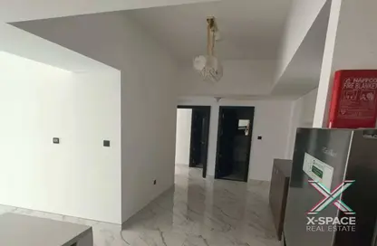 شقة - 2 غرف نوم - 2 حمامات للبيع في أوليفز ريزيدينس - المدينة العالمية - دبي