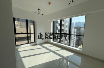 Apartment - 2 - 3 for rent in Ameer Bu Khamseen Tower - Al Majaz 3 - Al Majaz - Sharjah Apartment - 2 - 3 for rent in Ameer Bu Khamseen Tower - Al Majaz 3 - Al Majaz - Sharjah