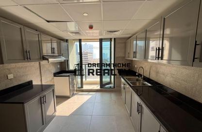 Apartment - 2 - 3 for rent in Ameer Bu Khamseen Tower - Al Majaz 3 - Al Majaz - Sharjah