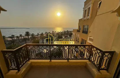 شقة - 2 غرف نوم - 4 حمامات للايجار في ياقوت - باب البحر - جزيرة المرجان - رأس الخيمة