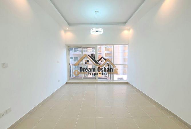 Studio Apartment | Balcony | Wardrobes | Near Mall