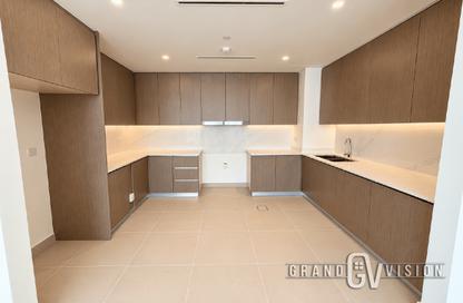 Apartment - 3 - 4 for rent in Hills Park - Dubai Hills Estate - Dubai