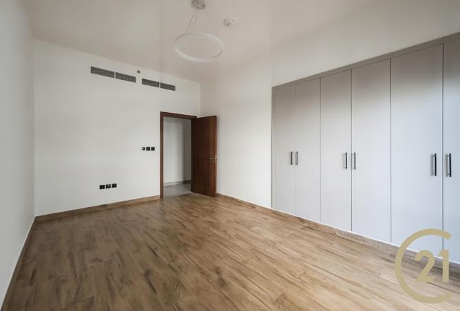 Store Room | Closed Kitchen | Next to Metro
