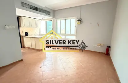 Apartment - 1 Bathroom for rent in Bu Tina - Al Sharq - Sharjah