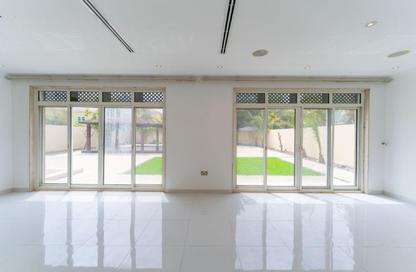 Villa - 4 Bedrooms - 4 Bathrooms for sale in Regional Small - Regional - Jumeirah Park - Dubai
