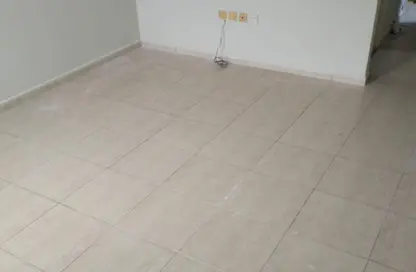 شقة - غرفة نوم - 2 حمامات للايجار في بناية طلال - المجرة - الشارقة