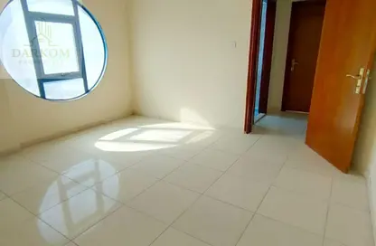 شقة - 3 غرف نوم - 2 حمامات للايجار في برج الكورنيش - طريق كورنيش عجمان - عجمان