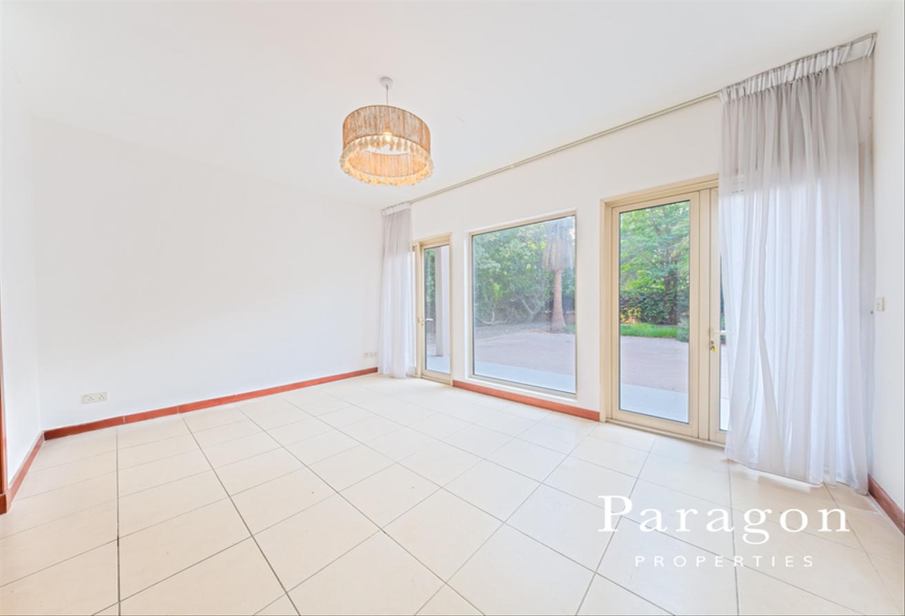 Park Backing | Extended Study Room | Negotiable photo 6