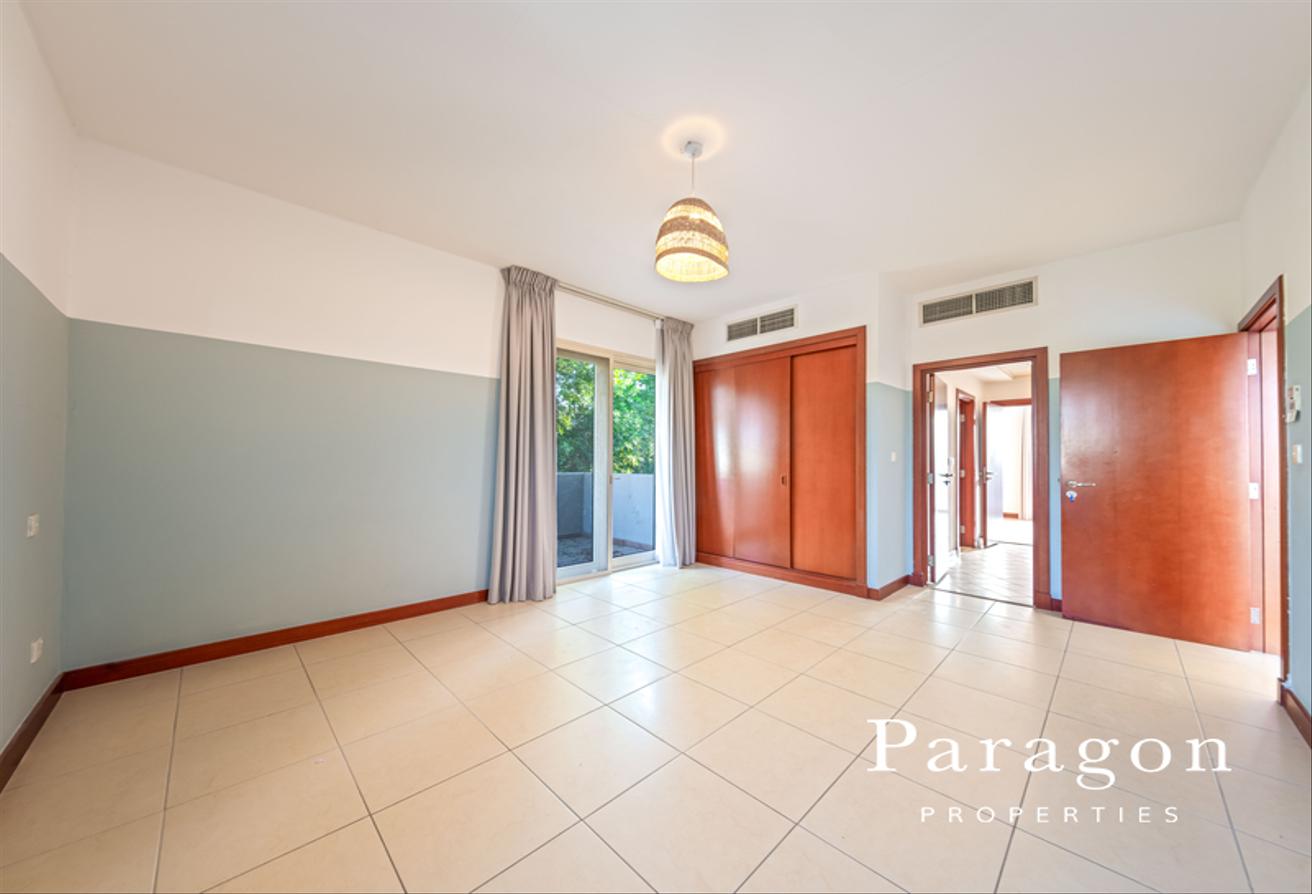 Park Backing | Extended Study Room | Negotiable photo 11