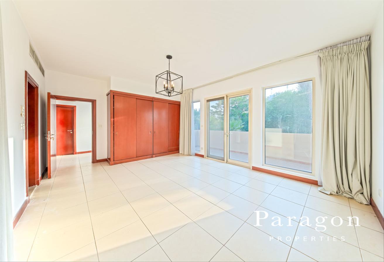 Park Backing | Extended Study Room | Negotiable photo 17
