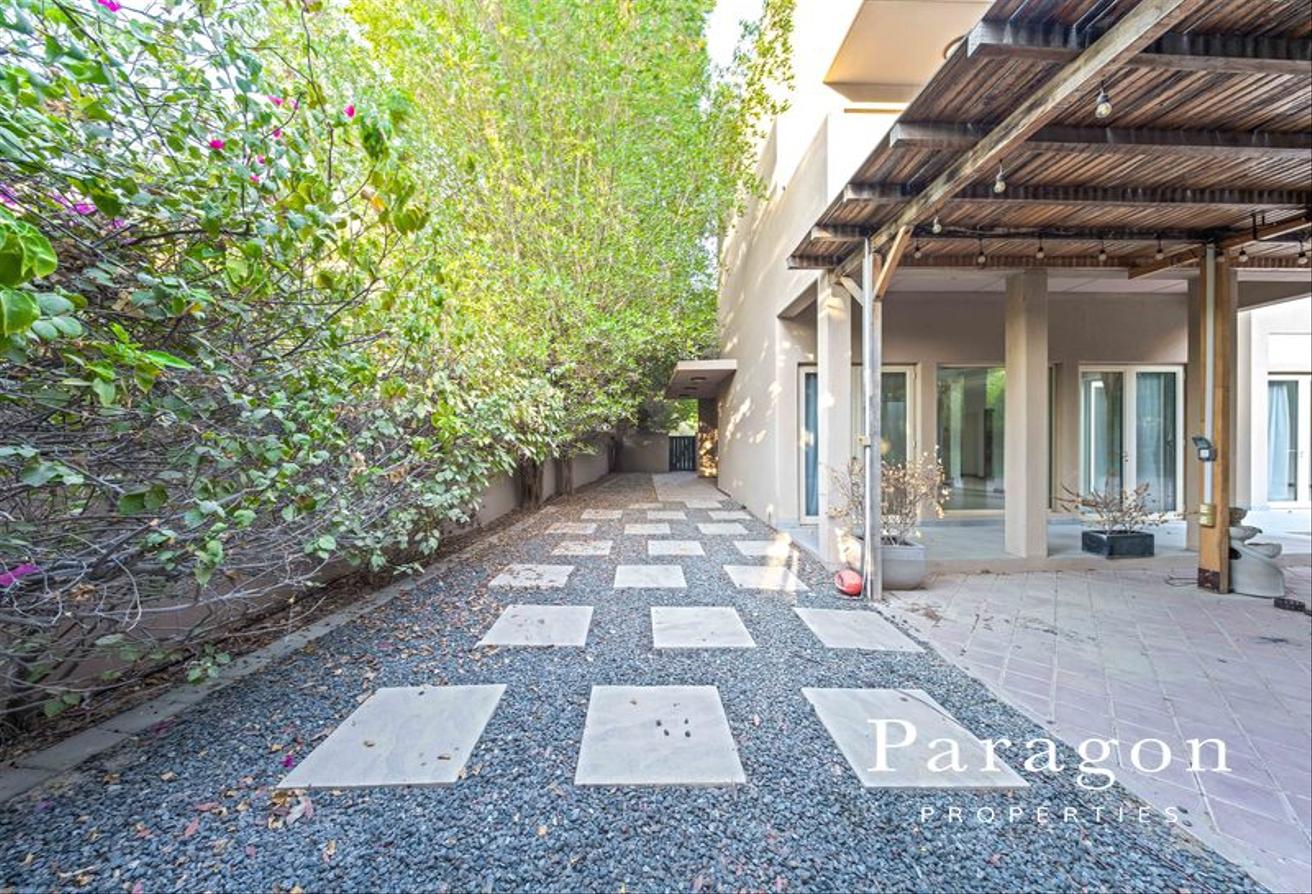 Park Backing | Extended Study Room | Negotiable photo 23