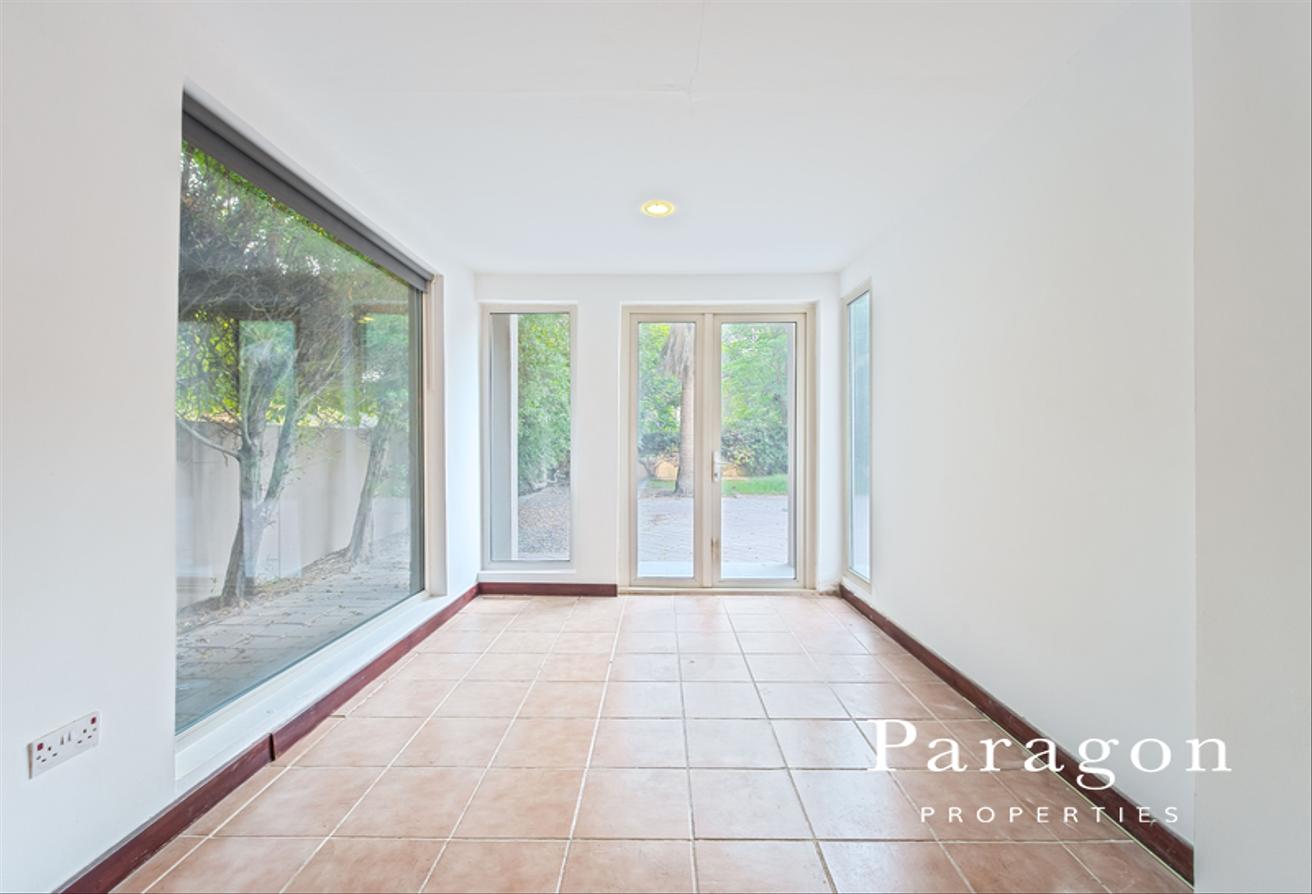 Park Backing | Extended Study Room | Negotiable photo 7
