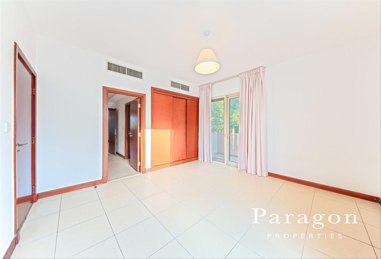 Park Backing | Extended Study Room | Negotiable photo 13
