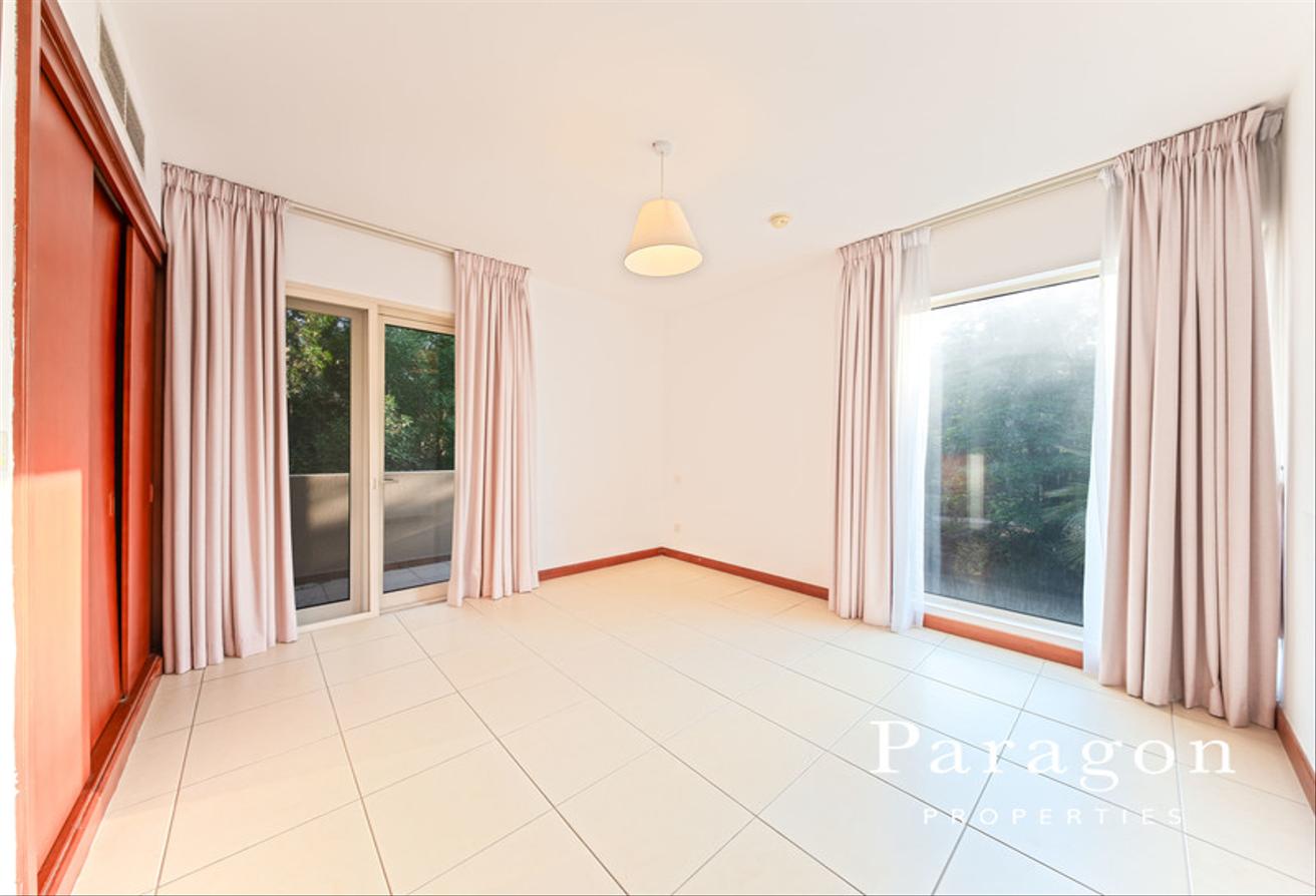 Park Backing | Extended Study Room | Negotiable photo 14