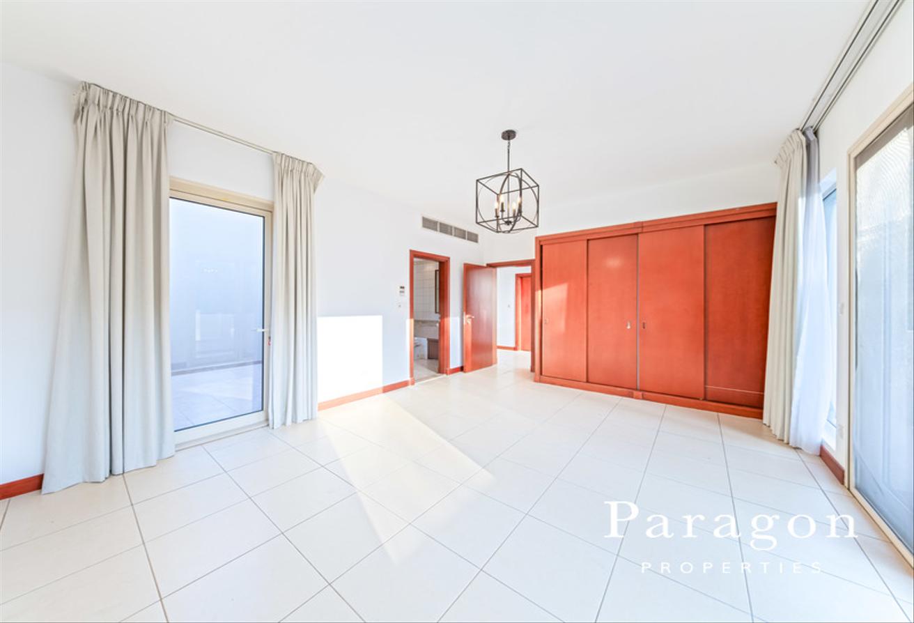 Park Backing | Extended Study Room | Negotiable photo 18