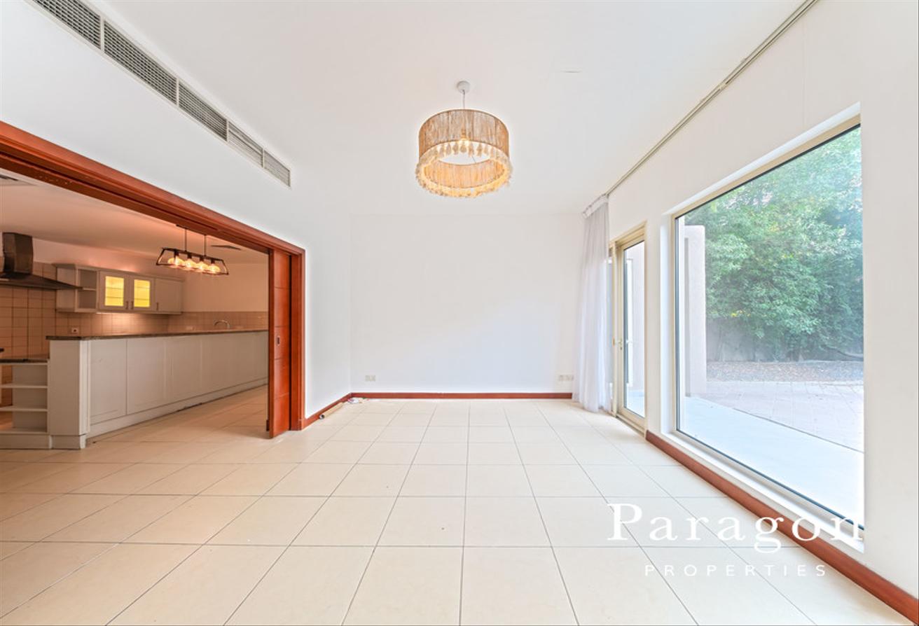 Park Backing | Extended Study Room | Negotiable photo 5