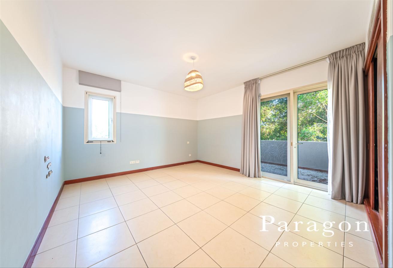 Park Backing | Extended Study Room | Negotiable photo 12