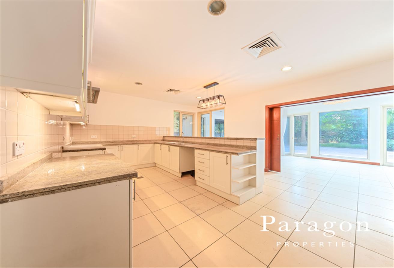 Park Backing | Extended Study Room | Negotiable photo 9