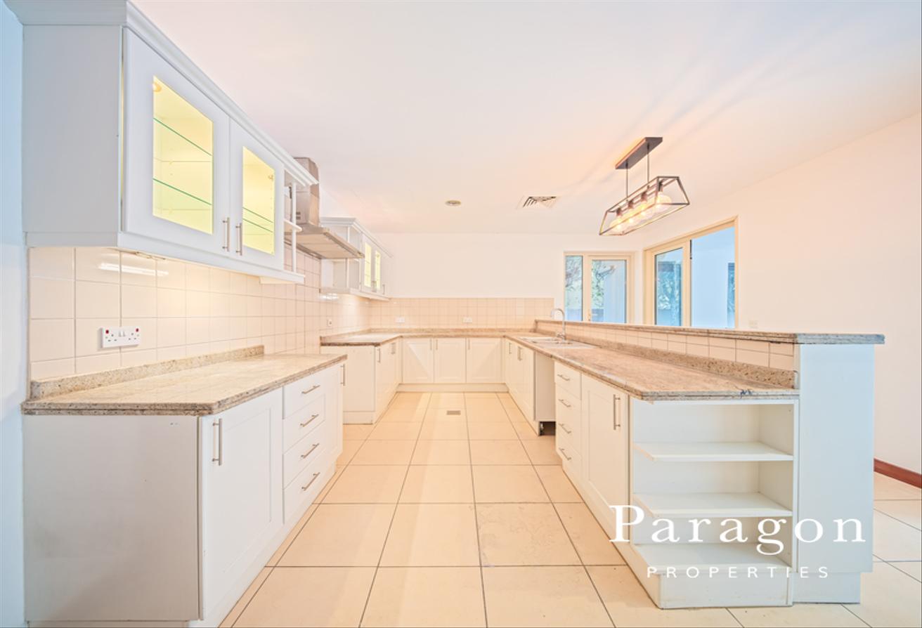Park Backing | Extended Study Room | Negotiable photo 10