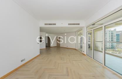 Apartment - 5 Bedrooms - 3 Bathrooms for rent in Al Das - Shoreline Apartments - Palm Jumeirah - Dubai