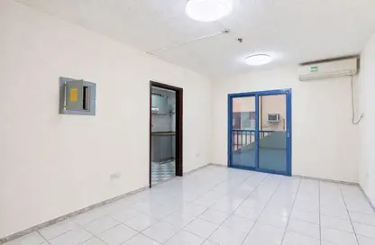 Apartment - Studio - 1 Bathroom for rent in Mankhool - Bur Dubai - Dubai