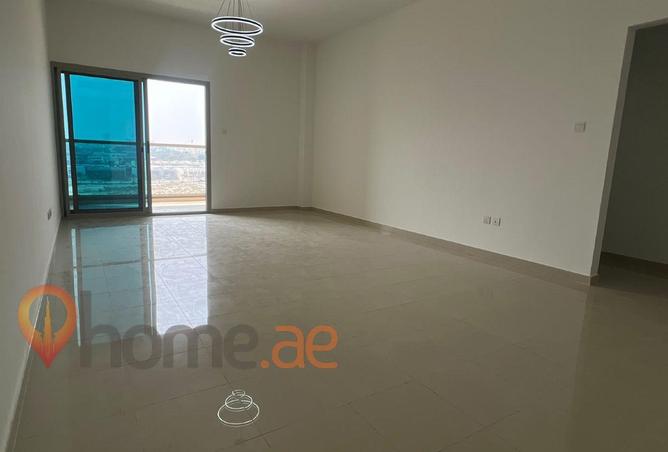 Very Spacious l With Storeroom l Closed Kitchen