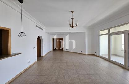 Apartment - 2 Bedrooms - 3 Bathrooms for rent in Al Sarrood - Shoreline Apartments - Palm Jumeirah - Dubai