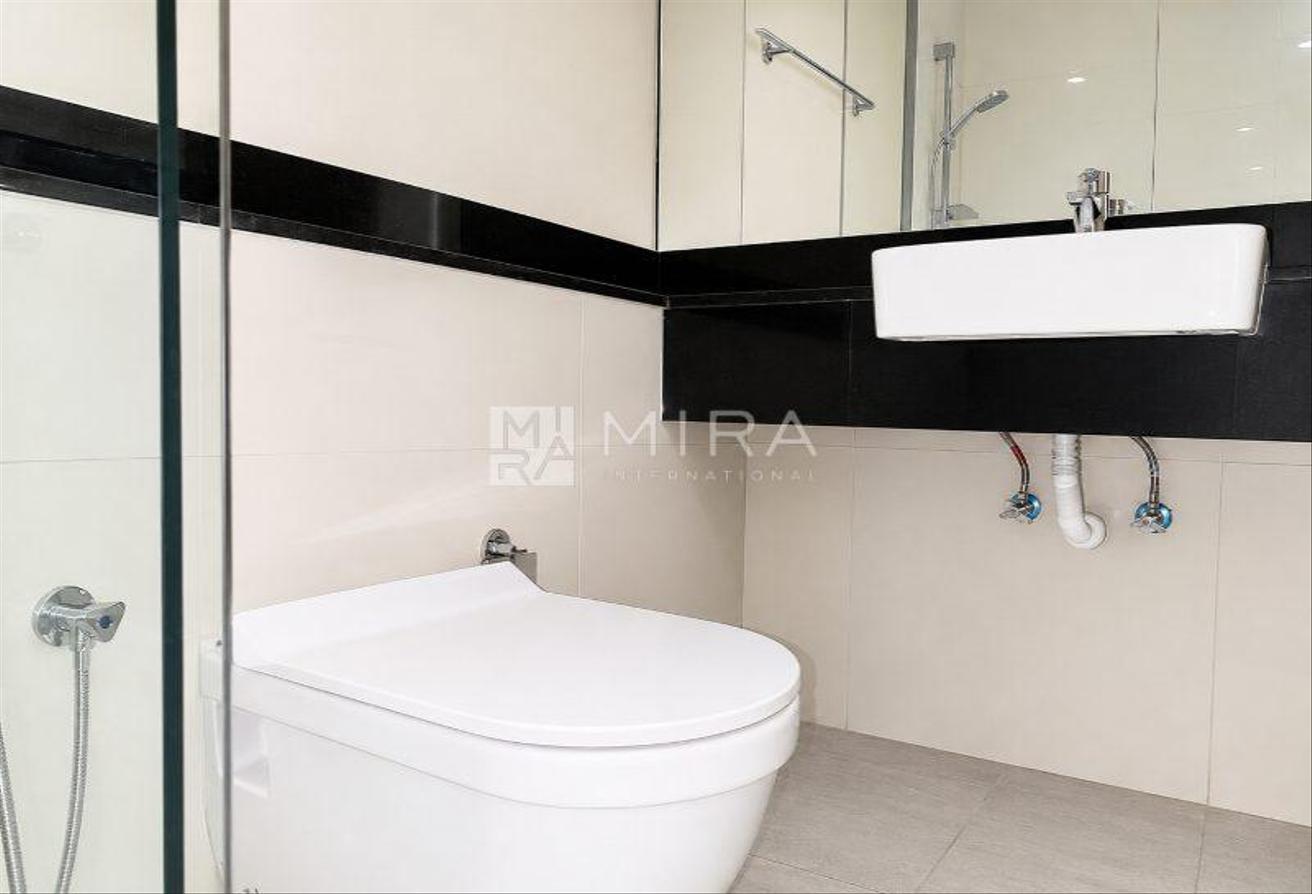 Canal View | Huge Layout | Vacant Soon photo 7