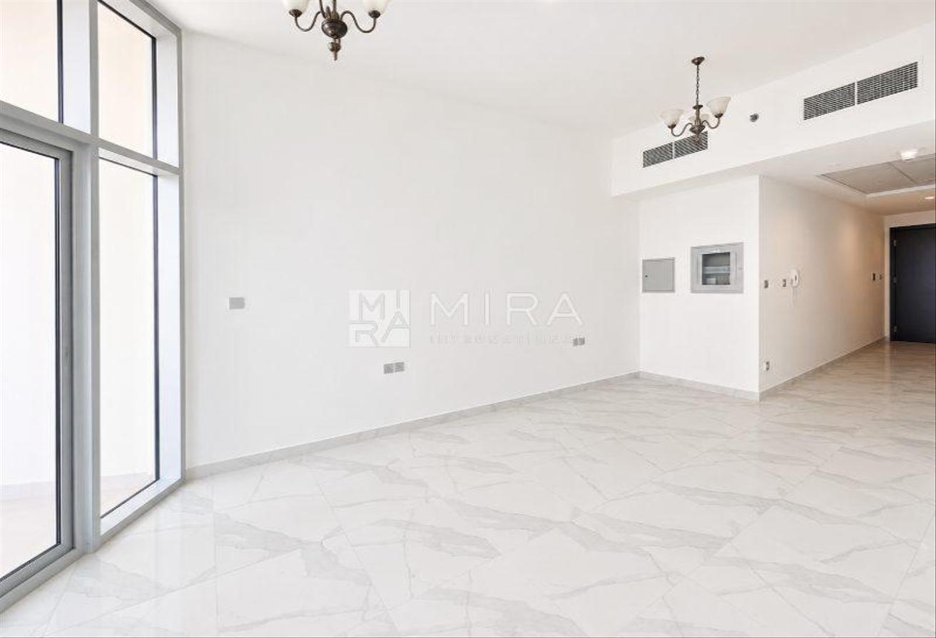 Canal View | Huge Layout | Vacant Soon photo 5