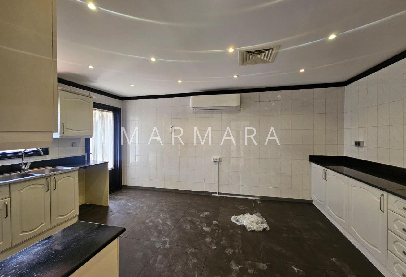 Renovated | Lovely Single story villa | Landscaped photo 6