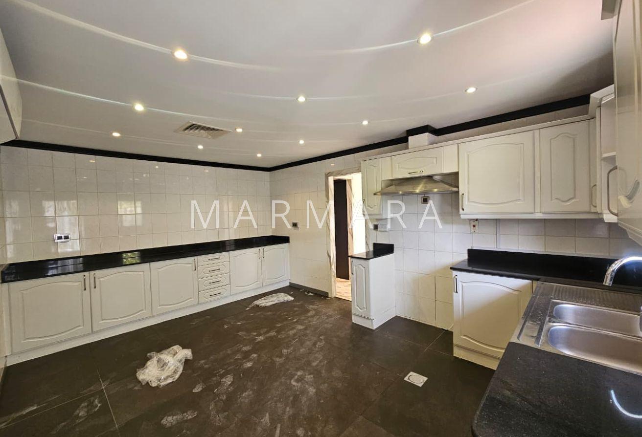 Renovated | Lovely Single story villa | Landscaped photo 3