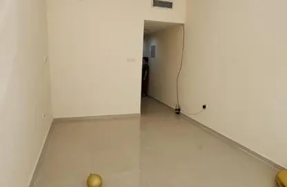 Apartment - Studio - 1 Bathroom for rent in Sheikh Hamad Bin Abdullah St. - Fujairah