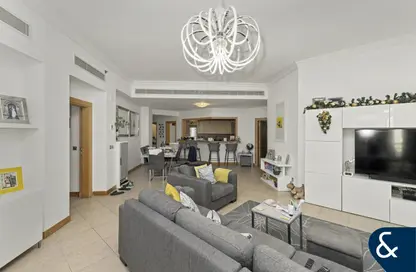 Apartment - 3 Bedrooms - 3 Bathrooms for sale in Al Nabat - Shoreline Apartments - Palm Jumeirah - Dubai