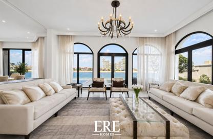 Villa - 4 Bedrooms - 5 Bathrooms for rent in Garden Homes Frond E - Garden Homes - Palm Jumeirah - Dubai