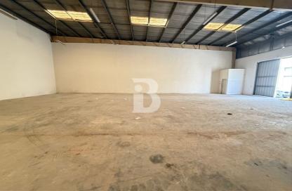 Warehouse - Studio for rent in Dubai Investment Park (DIP) - Dubai