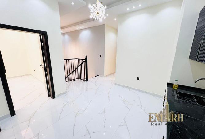 83628382 - Property Image 3