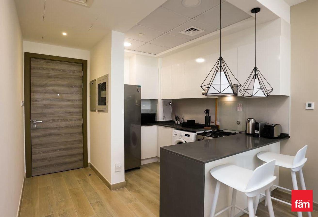 Luxury Furnished 1br| High Floor | Bloom Tower photo 3
