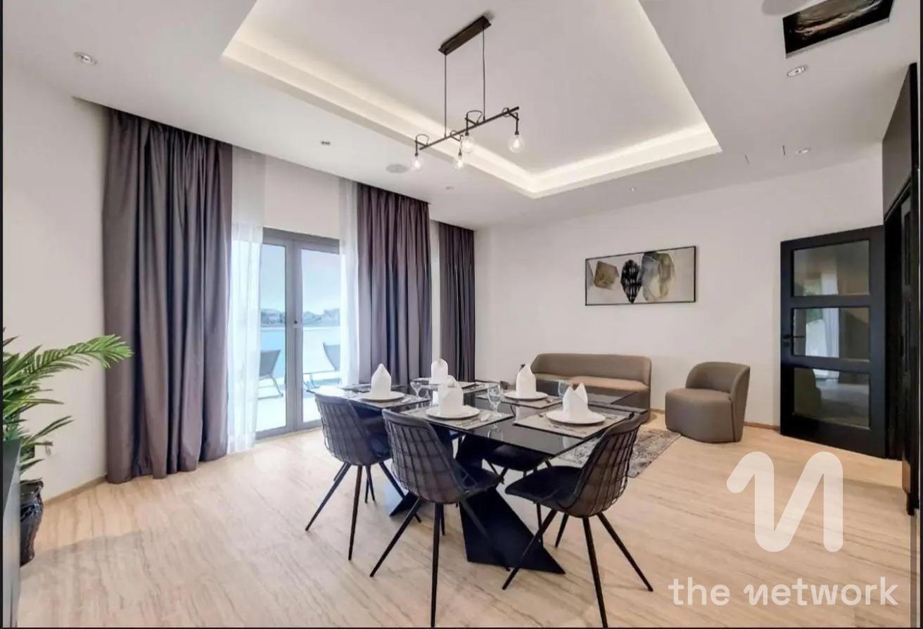 Upgraded 4BR Villa | Prime Palm Jumeirah Living photo 4