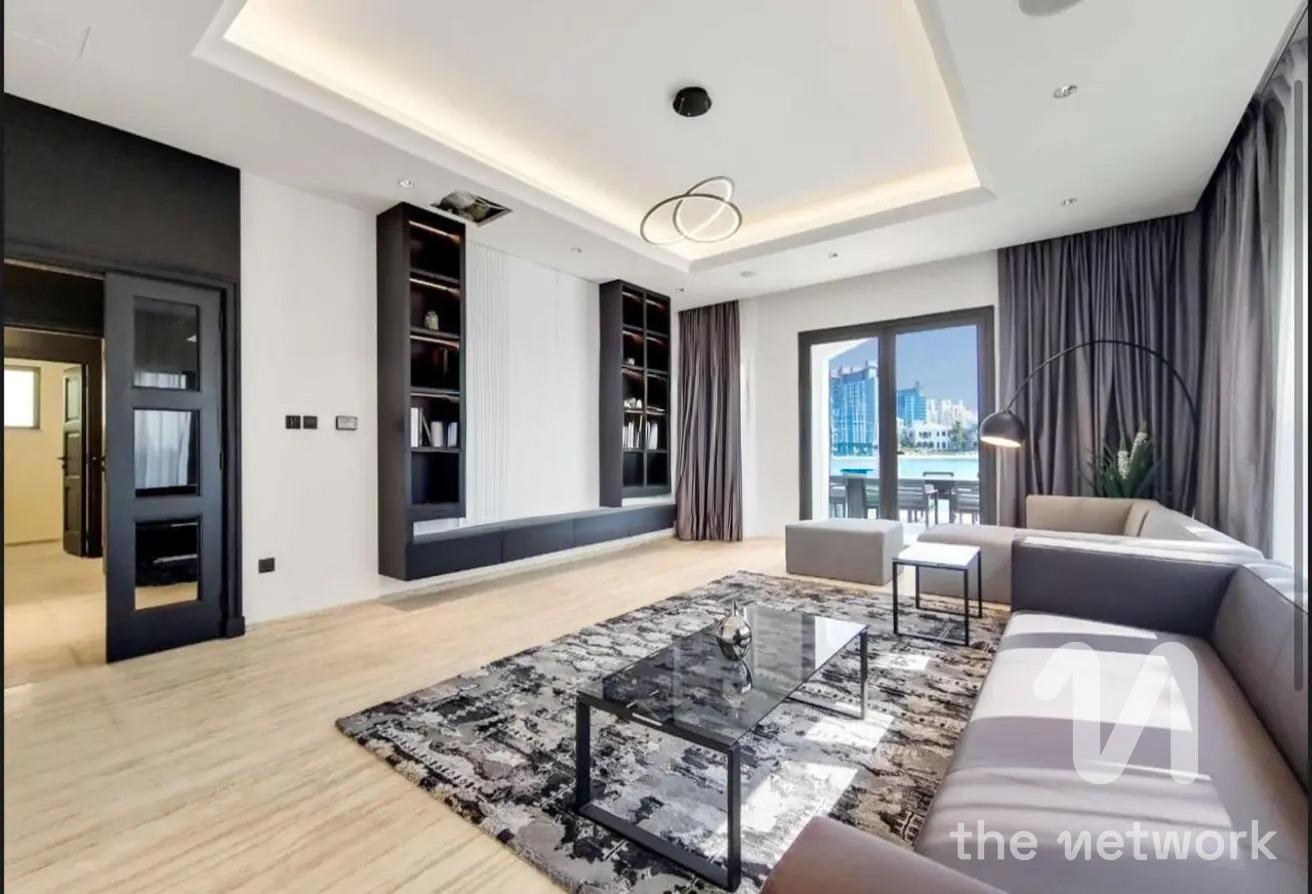 Upgraded 4BR Villa | Prime Palm Jumeirah Living photo 9
