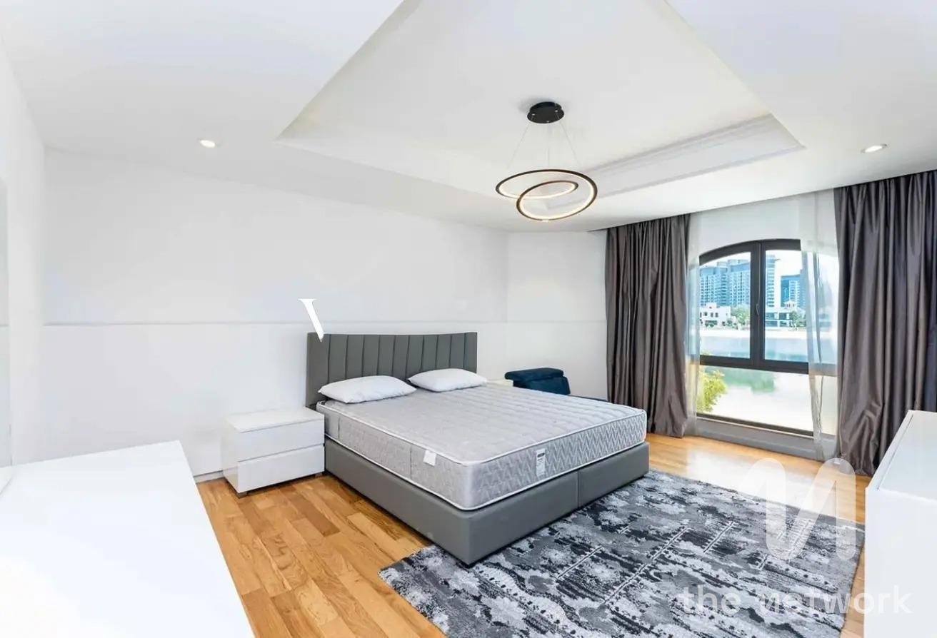 Upgraded 4BR Villa | Prime Palm Jumeirah Living photo 12