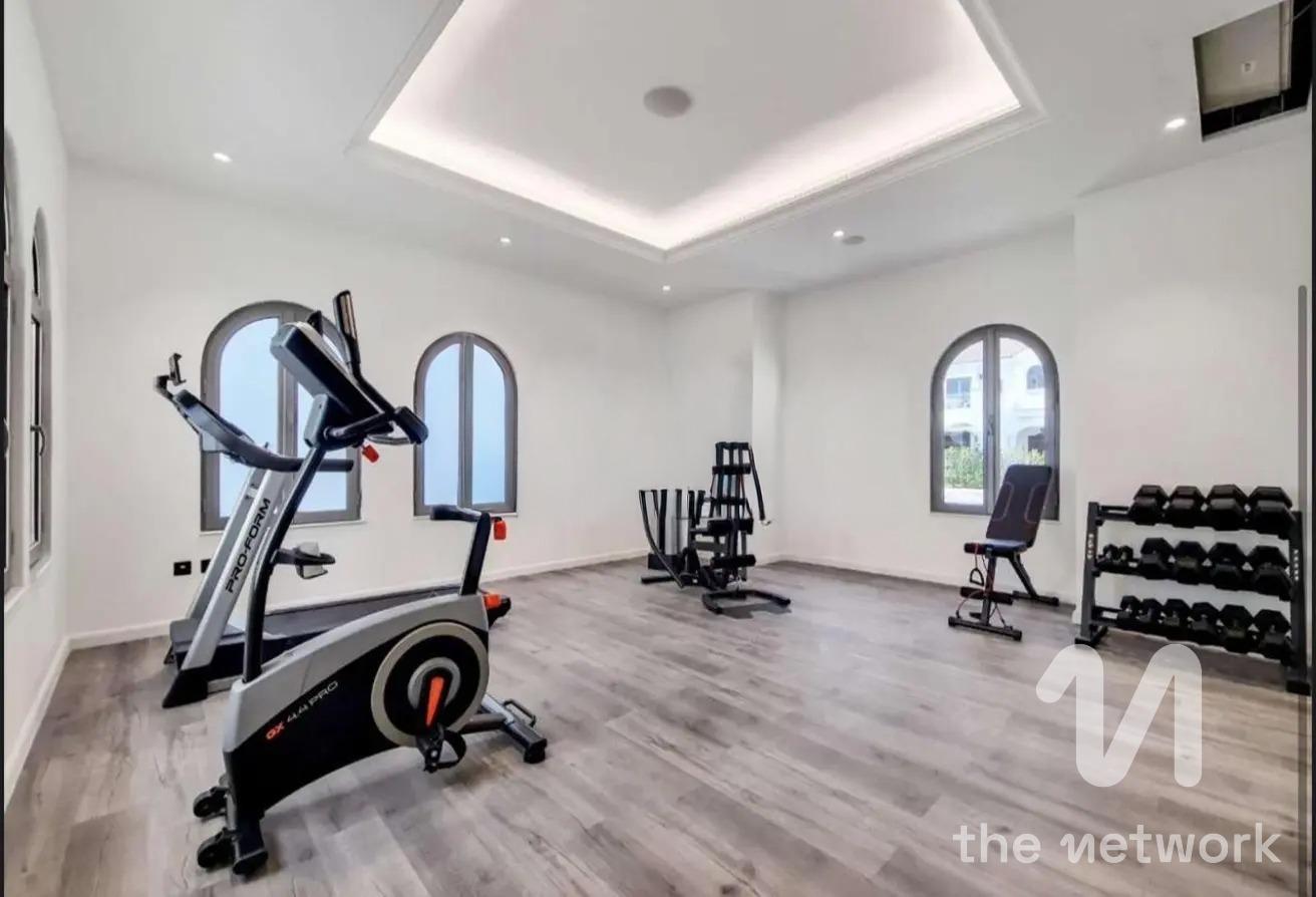 Upgraded 4BR Villa | Prime Palm Jumeirah Living photo 13