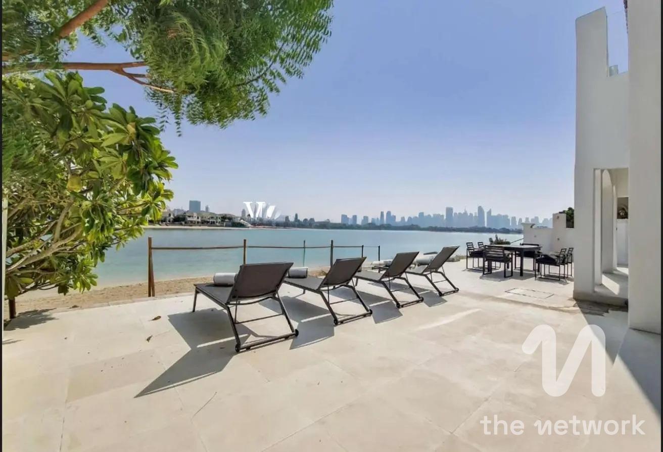 Upgraded 4BR Villa | Prime Palm Jumeirah Living photo 15