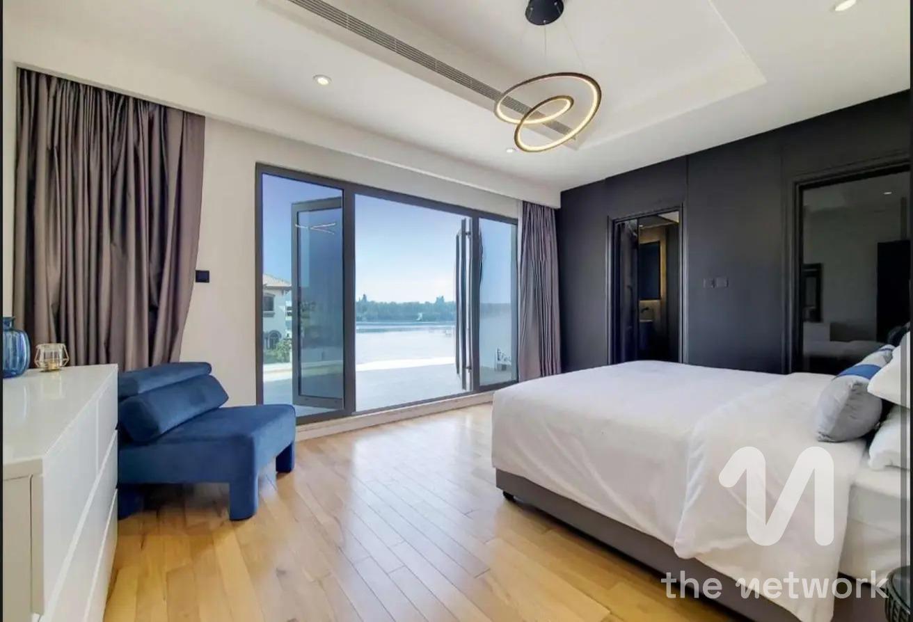 Upgraded 4BR Villa | Prime Palm Jumeirah Living photo 8