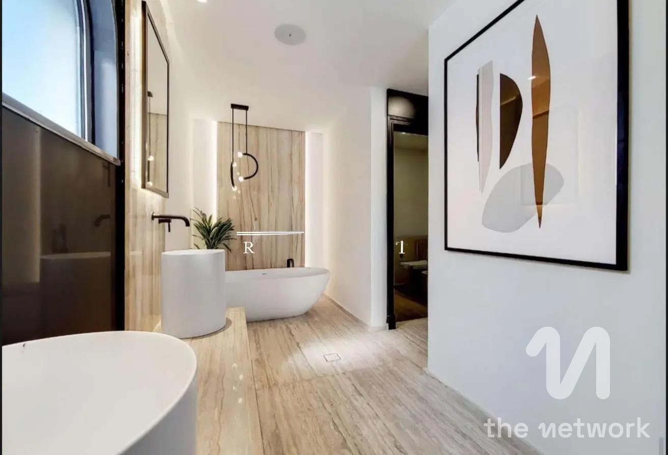 Upgraded 4BR Villa | Prime Palm Jumeirah Living photo 11